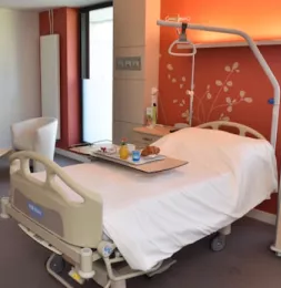 chambre et plateau repas